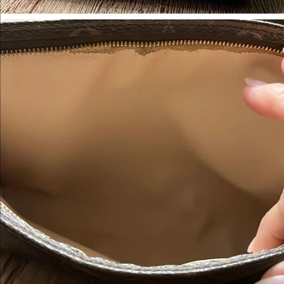 Authentic Louis Vuitton Make-up Bag - Picture 6 of 7